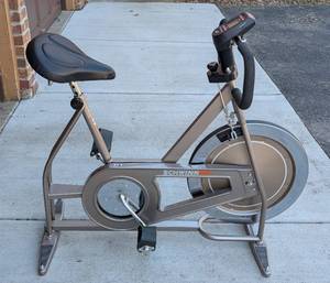 lot 37 image: Schwinn DX900 Stationary Exercise Bike