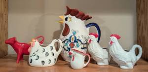 lot 61 image: Decorative Ceramic Cow and Roosters Pitchers and Creamers