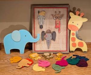 lot 62 image: Adorable Childrens Wall Decor
