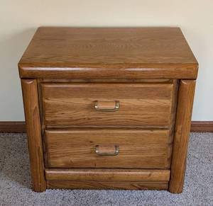 lot 65 image: Vintage Oak Nightstand