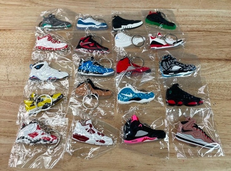lot 21C image: 20 Brand New Nike Air Jordan Sneaker Air Max Foamposite Lebron Shoe Keychains N