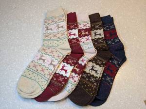 lot 407 image: Five New Pair Of Soft Thick Anklet Socks Reindeer Snowflake Print One Size P