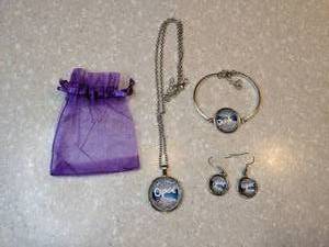 lot 414 image: New Tree Of Life Necklace Pierced Earrings Bracelet Silvery Blue P