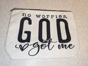 lot 415 image: New Cosmetic Bag No Worries, God Got Me Zipper Closure P