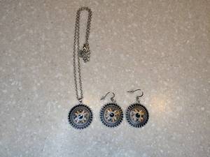 lot 416 image: New Bohemian Style Flower Shaped Necklace Pierced Earrings Silvery P