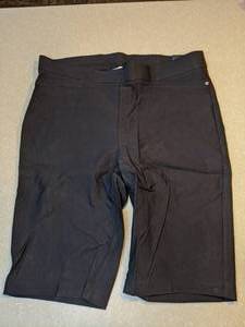 lot 442 image: New Rafaella Bermudas Black Size 18 $44.50 Retail M