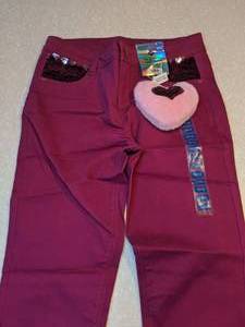 lot 443 image: New Menbers Mark Girls Knit Denim Jean With Heart Key Chain Magenta Size 1012 M