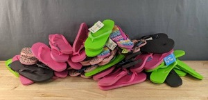 lot 301 image: Resellers Paradise 30 Brand New Ladies Flip Flops Assorted Colors and Sizes N