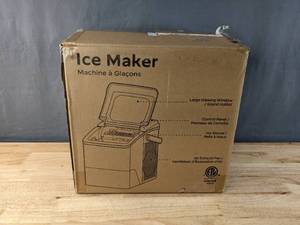 lot 5 image: Brand New Countertop Ice Maker Z
