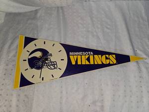 lot 51 image: Vikings pennant clock
