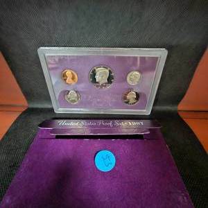 lot 53 image: 1987 Mint Proof Set