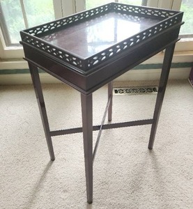 lot 17 image: Elegant Mahogany Finish Side Table with Slide-Out Shelf
