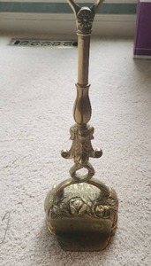 lot 18 image: Vintage Ornate Brass Door Stop with Floral Details