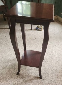 lot 22 image: Mahogany Finish End Table with Curved Legs