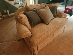 lot 25 image: Pearson Loveseat Sofa with Decorative Pillows