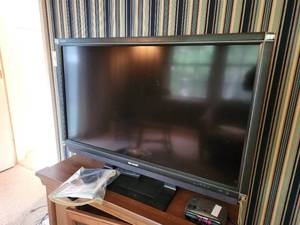 lot 30 image: Sharp LC-46SE94U 46-Inch LCD TV with Remote and Cables