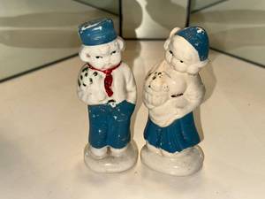 lot 35 image: Vintage Porcelain Boy Girl Salt and Pepper Shakers