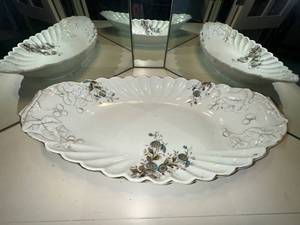 lot 40 image: Antique Porcelain Platter with Floral Design