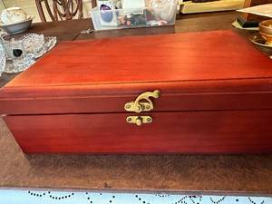 lot 47 image: Vintage Wooden Jewelry or Tea Box with Red Velvet Lined Interior