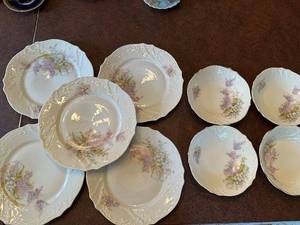 lot 55 image: Set of 8 Dresden Germany Porcelain Dishes with Floral Design