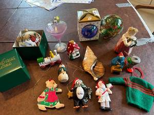 lot 60 image: Collection of 14 Christmas Ornaments and Holiday Decorations
