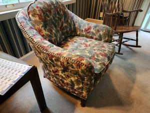 lot 63 image: Sherrill Furniture Upholstered Armchair with Floral Design
