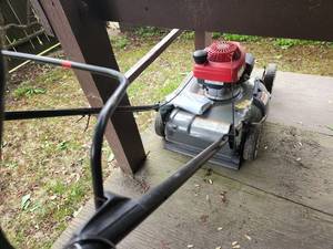 lot 69 image: Honda Harmony II HRS 216 Lawn Mower