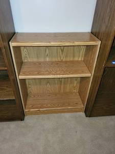 lot 95 image: Oak Wood Bookshelf with Adjustable Shelves