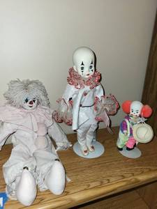 lot 103 image: Set of 3 Porcelain Clown Dolls