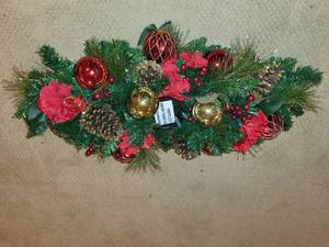 lot 112 image: Festive Christmas Garland with LED Lights and Ornaments