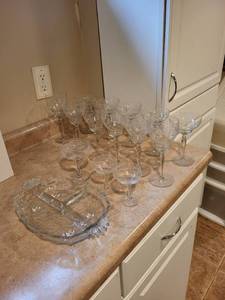 lot 132 image: Elegant Set of 12 Crystal Wine and Cocktail Glasses with Vintage Serving Tray