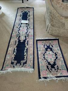 lot 136 image: Set of 2 Vintage Floral Pattern Rugs
