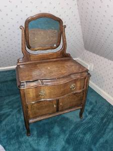 lot 200 image: Vintage Wooden Vanity with Mirror and Storage