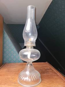 lot 209 image: Vintage Clear Glass Oil Lamp with Ribbed Base
