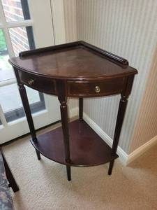 lot 215 image: Vintage Wood Corner Table with Drawer