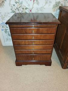 lot 232 image: Vintage Wood Jewelry Chest with Multiple Drawers