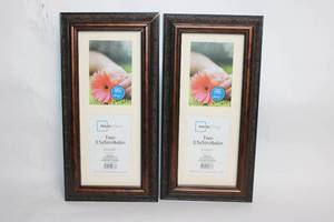 lot 30 image: Set of 4 Mainstays Picture Frames 3.5x5in4x6in