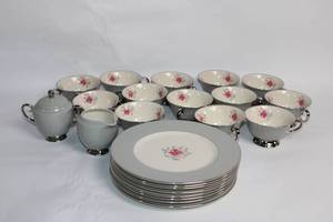 lot A-39 image: Flintridge China 29-Piece Vintage Rose Dinnerware Set