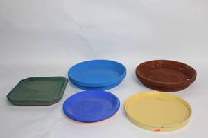 lot 41 image: Set of 5 Assorted Ceramic Trays and Plates in Various Colors