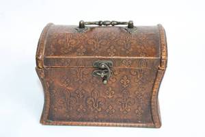 lot A-44 image: Decorative Vintage Style Fleur-de-Lis Wooden Storage Chest