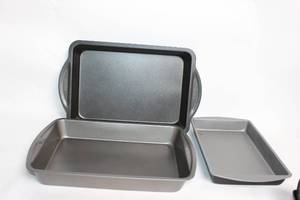 lot 55 image: Set of 3 Non-Stick Baking Pans