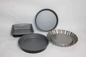 lot 57 image: Set of 4 Non-Stick Baking Pans and Pie Dish