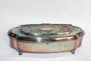 lot A-60 image: Vintage Silver-Plated Jewelry Box with Ornate Lid Design