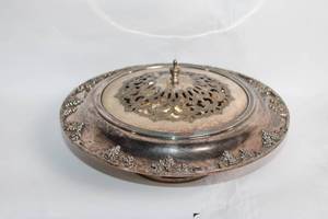 lot 61 image: Vintage Silver-Plated Covered Serving Dish with Lid