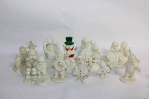 lot A-71 image: Collection of Vintage Snow Babies Figurines