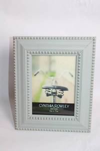 lot 73 image: Cynthia Rowley 5x7 Photo Frame in Beaded Design