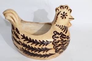 lot 91 image: Vintage Ceramic Hen Planter
