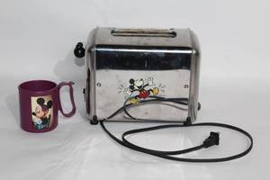 lot 101 image: Mickey Mouse Themed Toaster and Mug Set