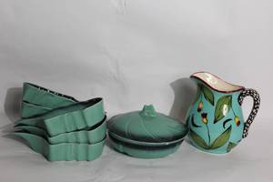 lot 115 image: Rio Grande Pottery Green Leaf Dish Set with Pitcher