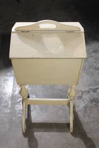 lot 134 image: Vintage Wooden Sewing Cabinet with Lid and Handle